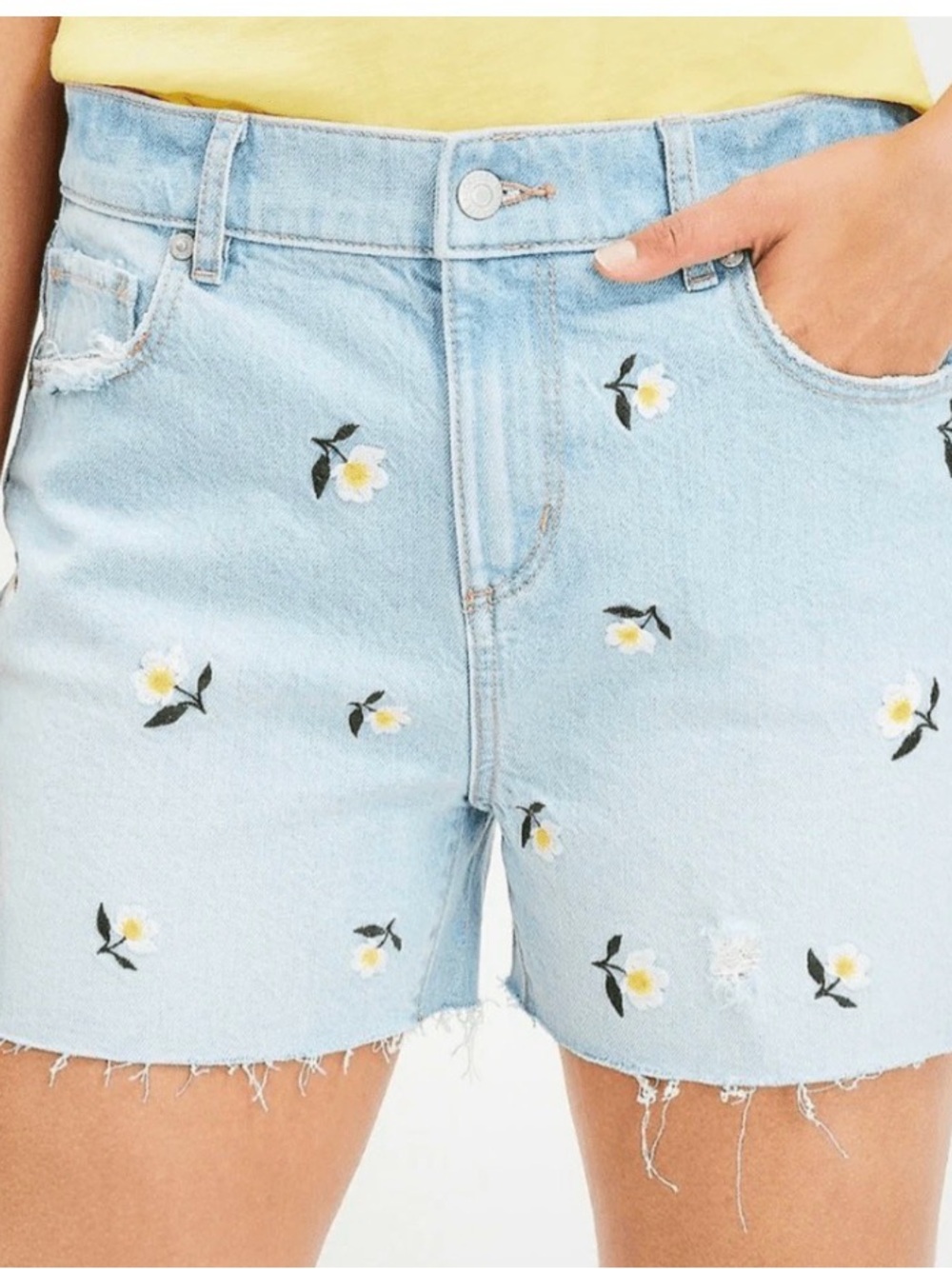 NWT LOFT Light Wash Embroidered Denim Shorts Size 6P Petite
